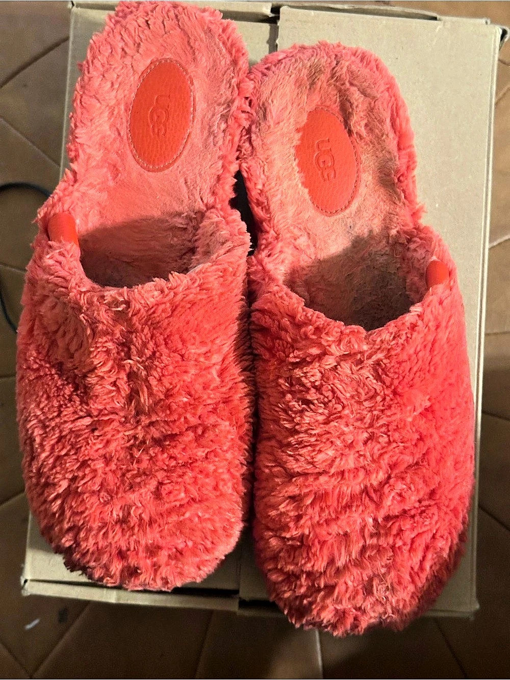 UGG Scuffette III Red Slippers US 9 Like New